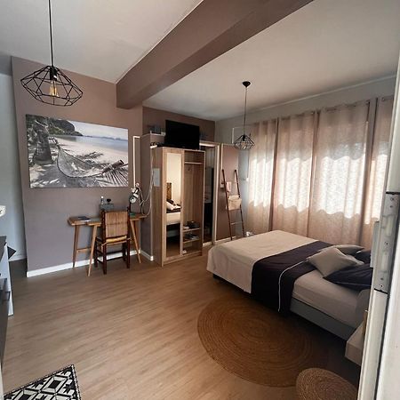 Studio Cosy Avec Piscine Dans Une Villa Сен Дьони Екстериор снимка