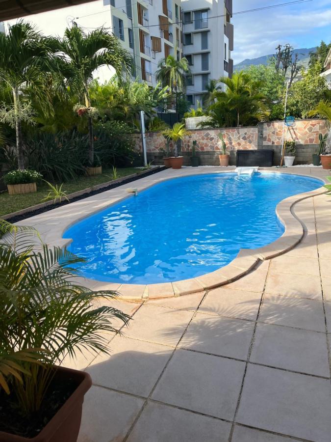 Studio Cosy Avec Piscine Dans Une Villa Сен Дьони Екстериор снимка
