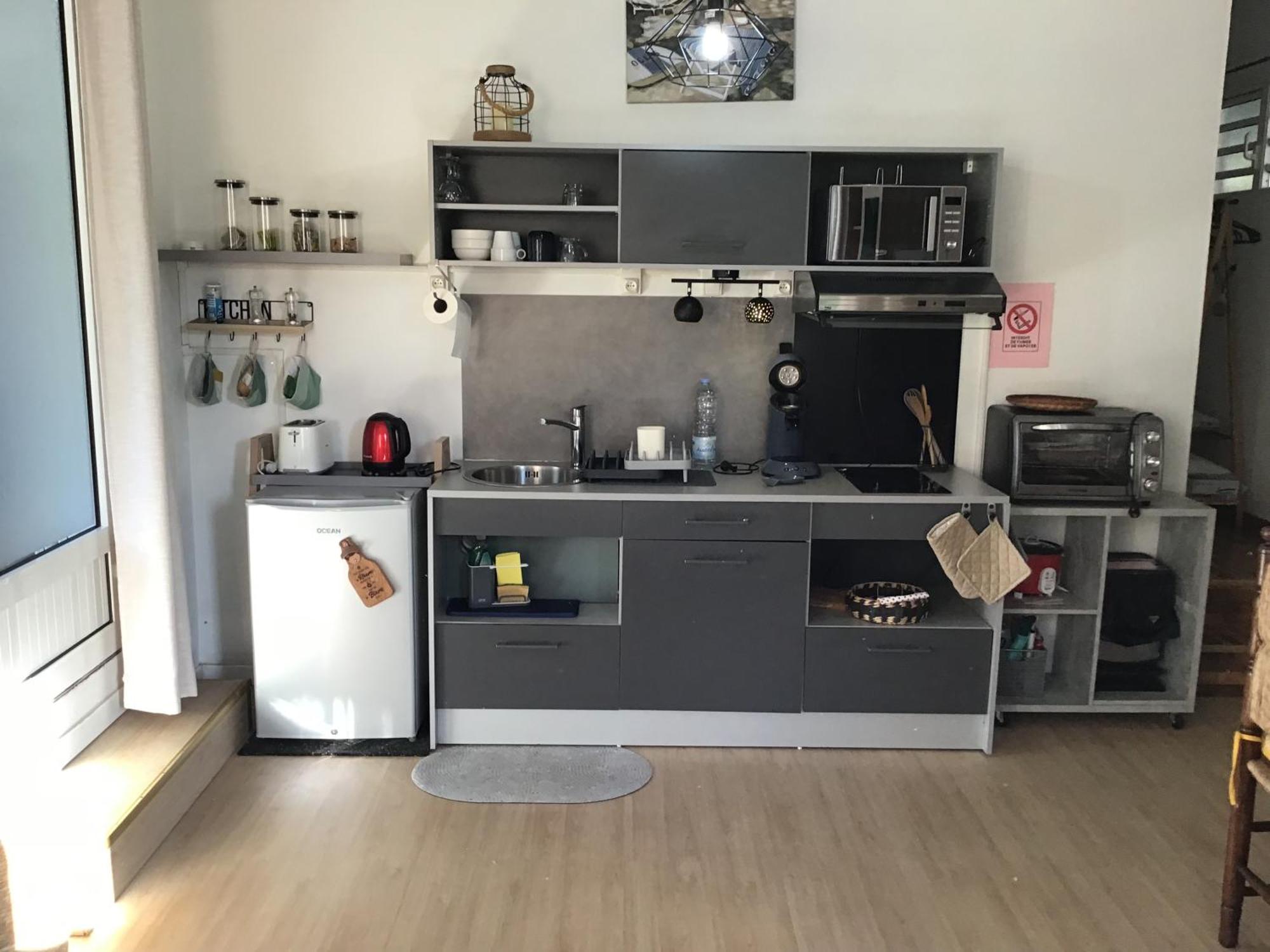 Studio Cosy Avec Piscine Dans Une Villa Сен Дьони Екстериор снимка