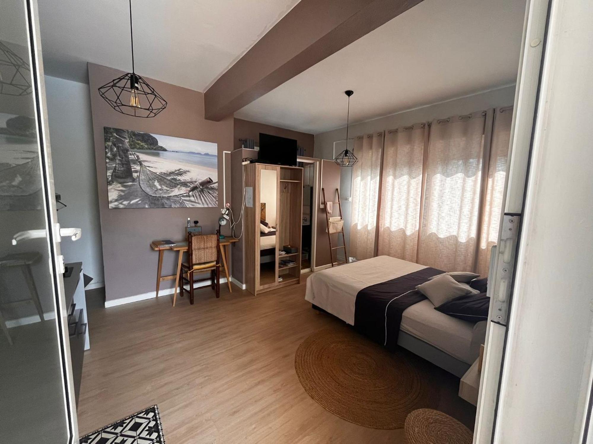 Studio Cosy Avec Piscine Dans Une Villa Сен Дьони Екстериор снимка